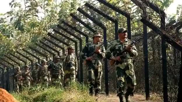 বাংলাদেশ -ভারত সীমান্তে কাঁটা তারের বেড়া নির্মাণে শুভেন্দু অধিকারীর এত তাড়াহুড়া কিসের ইঙ্গিত বহন করছে? এটা কি ভারতের নিরাপত্তার অংশ নাকি রাজনৈতিক কুটচাল?