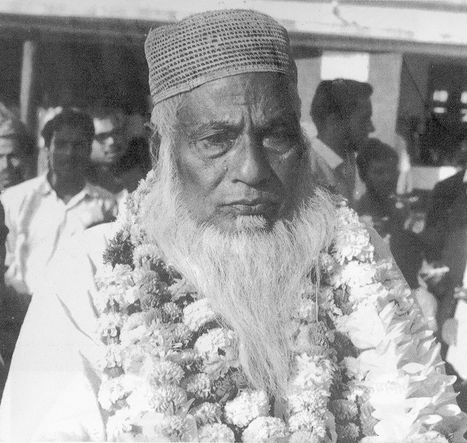 ইউরোপে মৌলানা ভসানী ও তার ‘ফিরুজা মা’।