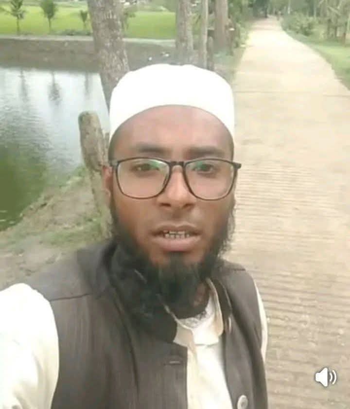 নেত্রকোণায় মা ছেলে সহ ২ জনকে কুপিয়ে হত্যা খুনিকে আটক করেছে এলাকাবাসী।