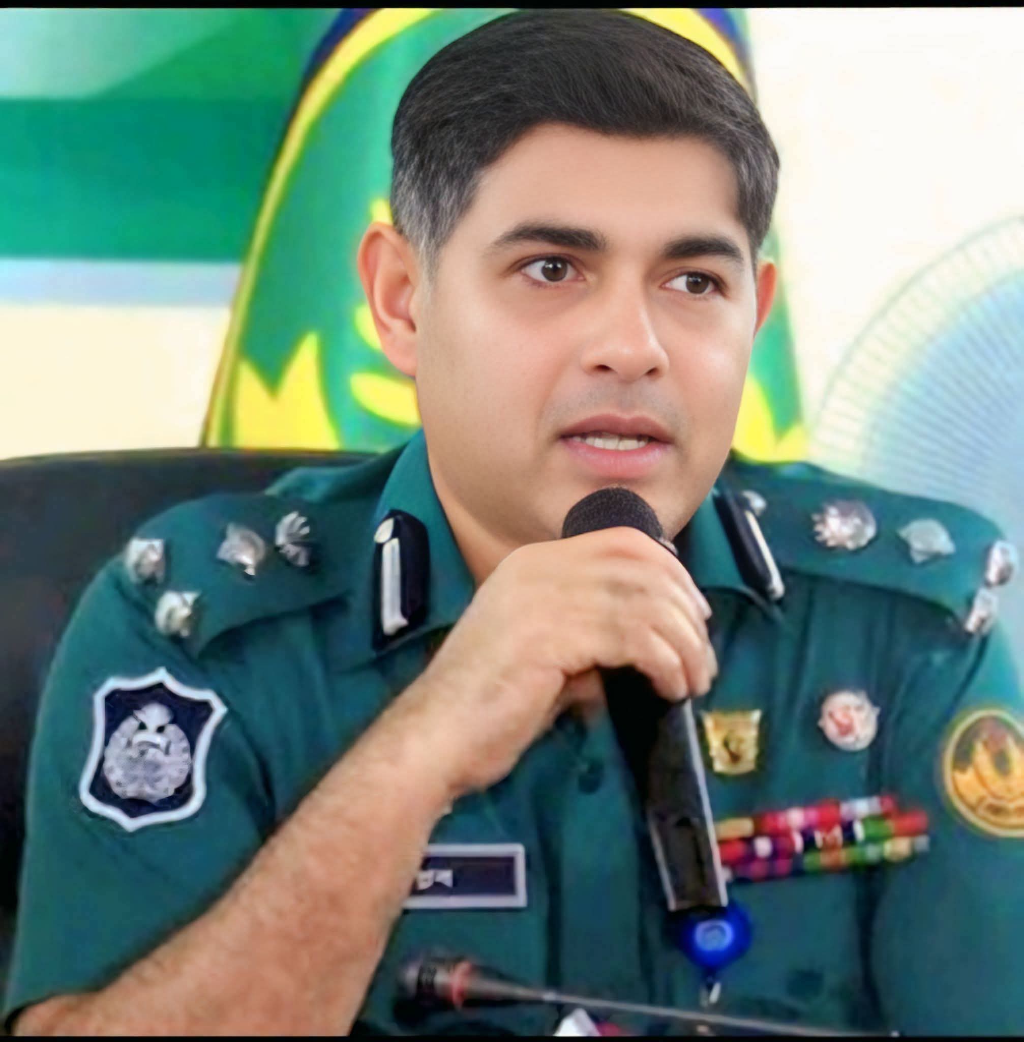 পুলিশের সাবেক ডিআইজি বিপ্লব বিজয় তালুকদার বরখাস্ত,দেশ ছেড়ে তিনি এখন কোথায়? সরকারি গোয়েন্দা বাহিনীর কাছে নেই সঠিক তথ্য।।