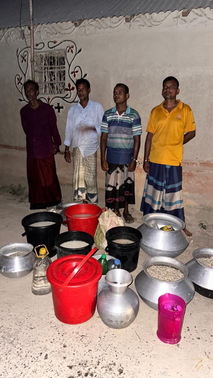 নওগাঁয় নিয়ামতপুরে মাদকবিরোধী অভিযানে চার মাদকসেবী আটক এবং সরঞ্জাম উদ্ধার।