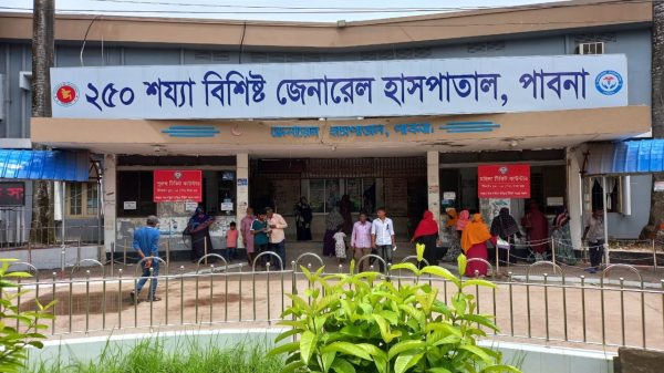 পাবনা সদর হাসপাতালের জরুরি বিভাগের সেবাকারীদের ‘অমানবিক’ রূপ: নেপথ্যের সিন্ডিকেট নিয়ে জনমনে প্রশ্ন।