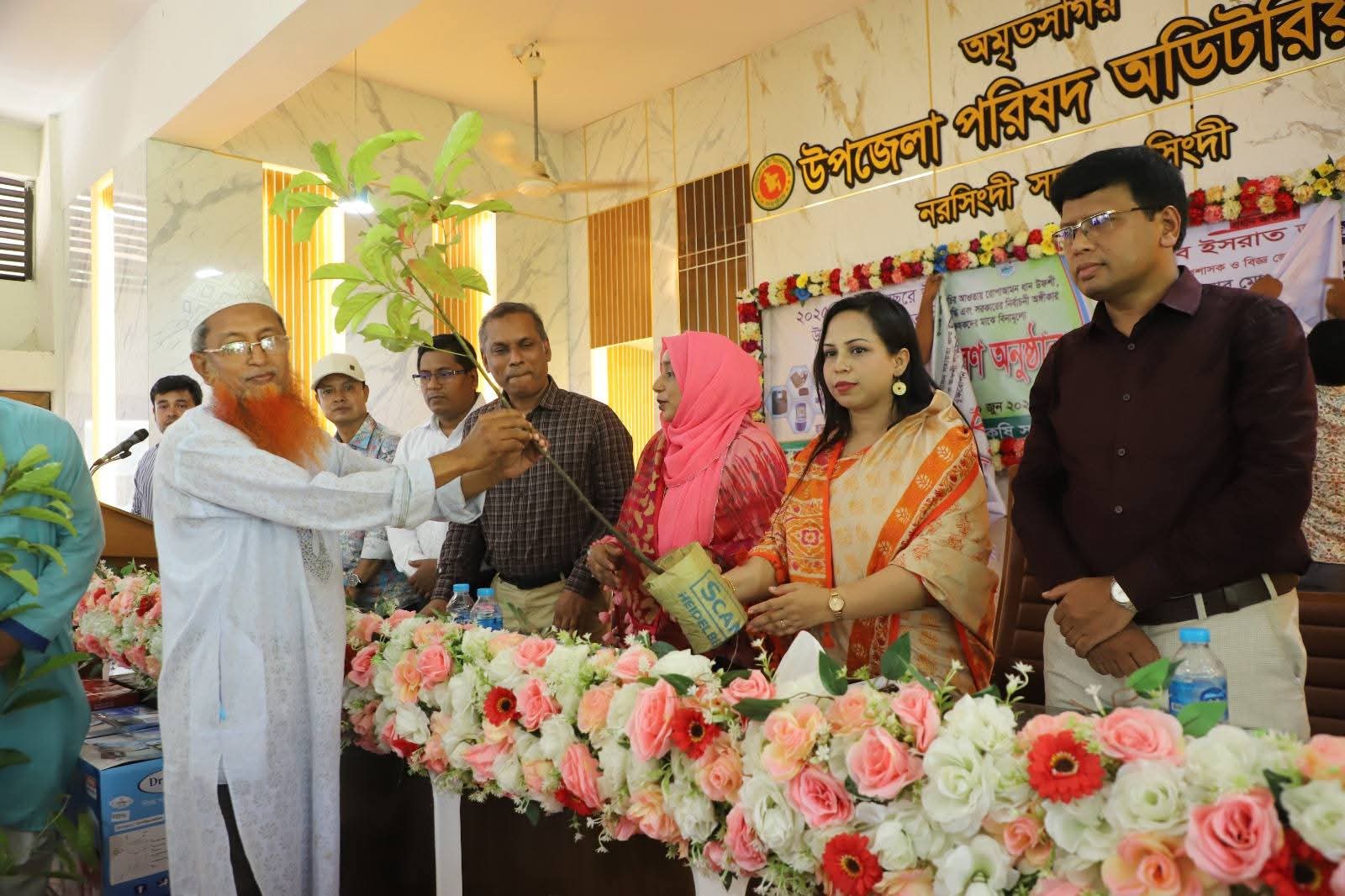 নরসিংদীতে তিনদিন ব্যাপী জাতীয় ফল ও ক্লাইমেট    স্মার্ট কৃষি প্রযুক্তি মেলা উদ্বোধন করলেন জেলা প্রশাসক।