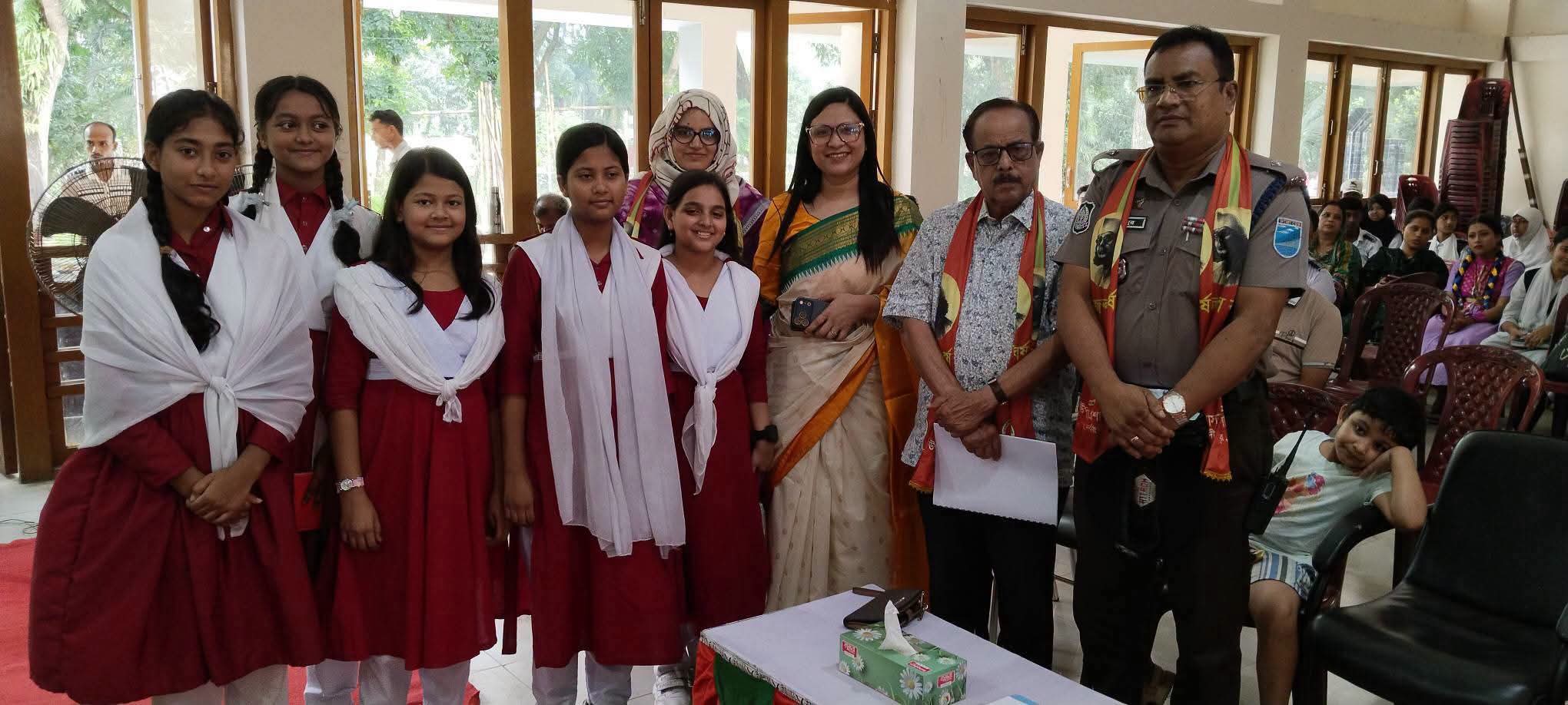 জাতীয় কবি কাজি নজরুল ইসলাম স্মরনে     নজরুল বর্ষ পালন উপলক্ষে ভার্চুয়াল প্রোগ্রাম অনুষ্ঠিত।