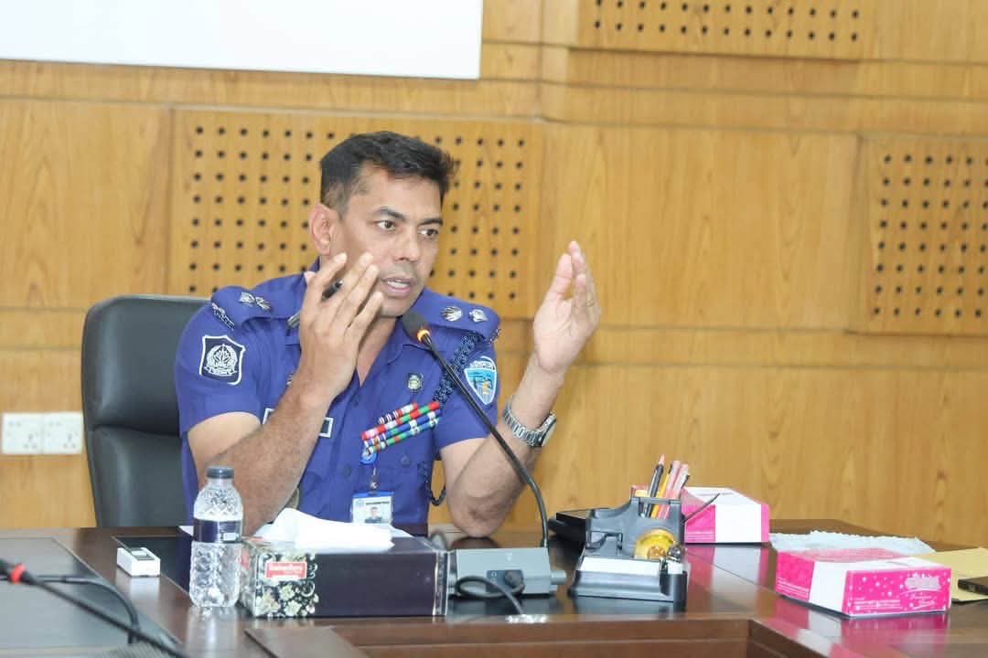 চট্টগ্রামে পূজা উদযাপন কমিটির সাথে এসপি’র মতবিনিময়: অসাম্প্রদায়িক সম্প্রীতি বজায় রাখার আহ্বান।