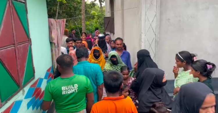 নরসিংদীতে পুকুরে গোসলে নেমে মামাতো ফুফাত তিন বোনের মৃত্যু।