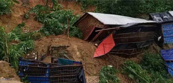 কক্সবাজারে অতি ভারী বর্ষণ ও পাহাড়ধসে ৯ জনের মৃত্যু: মানবিক বিপর্যয়ের ঝুঁকিতে রোহিঙ্গা ক্যাম্প।