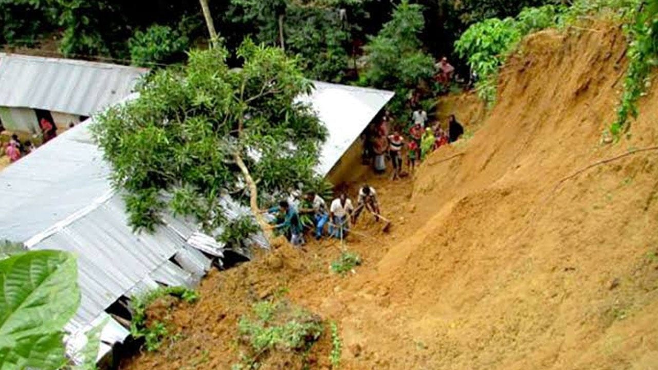 রাঙামাটিতে ঝুঁকিপূর্ণ শতাধিক পাহাড়ধসপ্রবণ এলাকা, খুলেছে ২০৪ আশ্রয়কেন্দ্র।