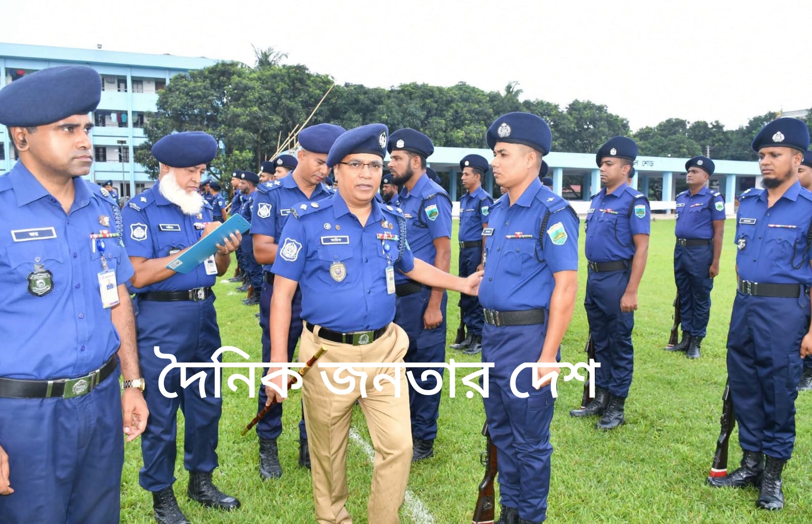 নওগাঁ জেলা পুলিশের মাস্টার প্যারেড অনুষ্ঠিত, পেশাদারিত্ব ও জনবান্ধব পুলিশিং জোরদারে পুলিশ সুপারের দিকনির্দেশনা।