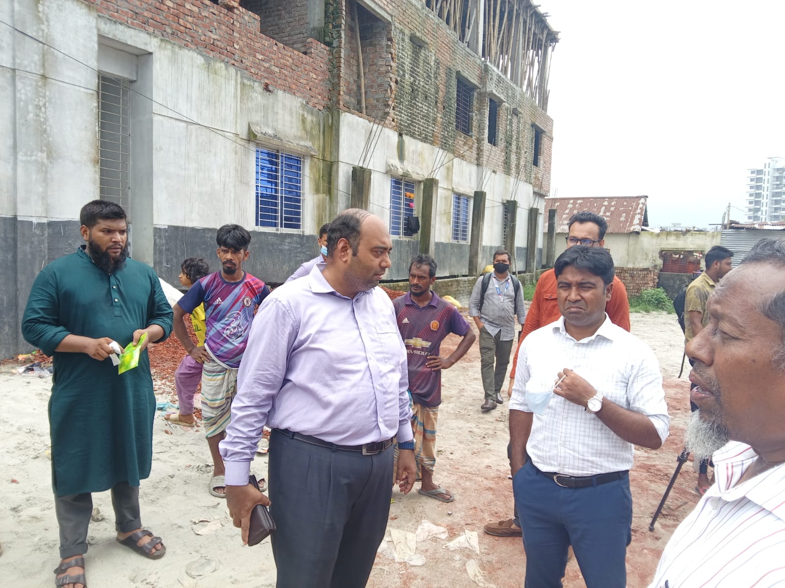 রাজধানীর তুরাগ থানাধীন বামনারটেক এলাকায় অনুমোদনহীন ও নিয়ম বহির্ভূত ভবন নির্মাণের বিরুদ্ধে মোবাইল কোর্ট পরিচালনা করেছে রাজধানী উন্নয়ন কর্তৃপক্ষ (রাজউক)।