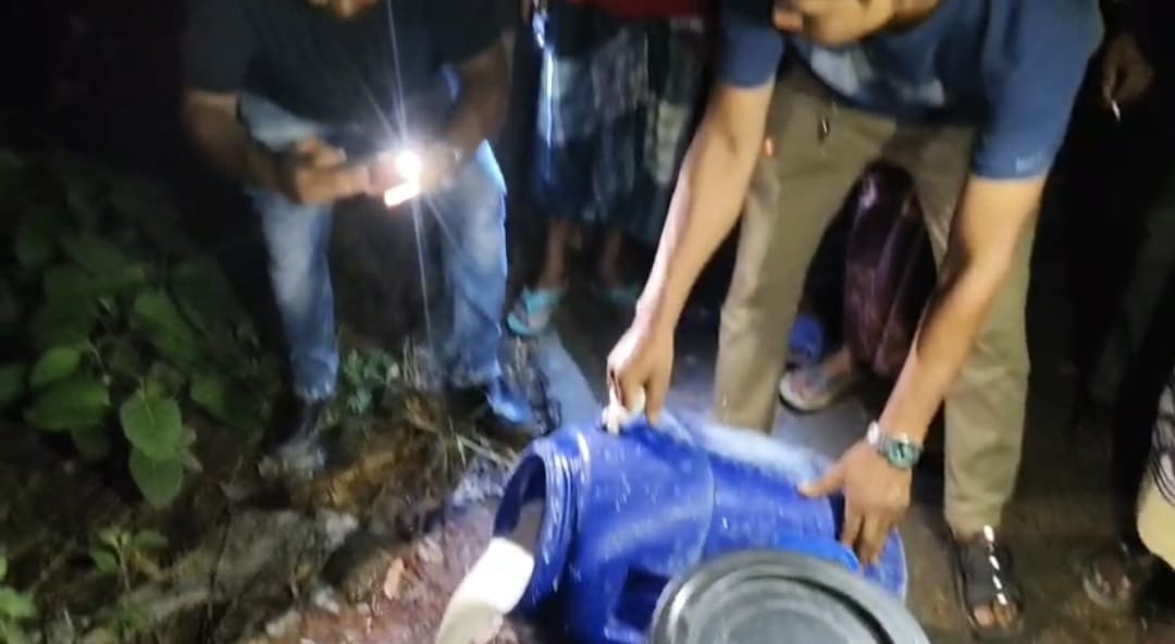 ভাঙ্গুড়ায় ভেজাল দুধ তৈরির উপকরণ রাখার অভিযোগ।