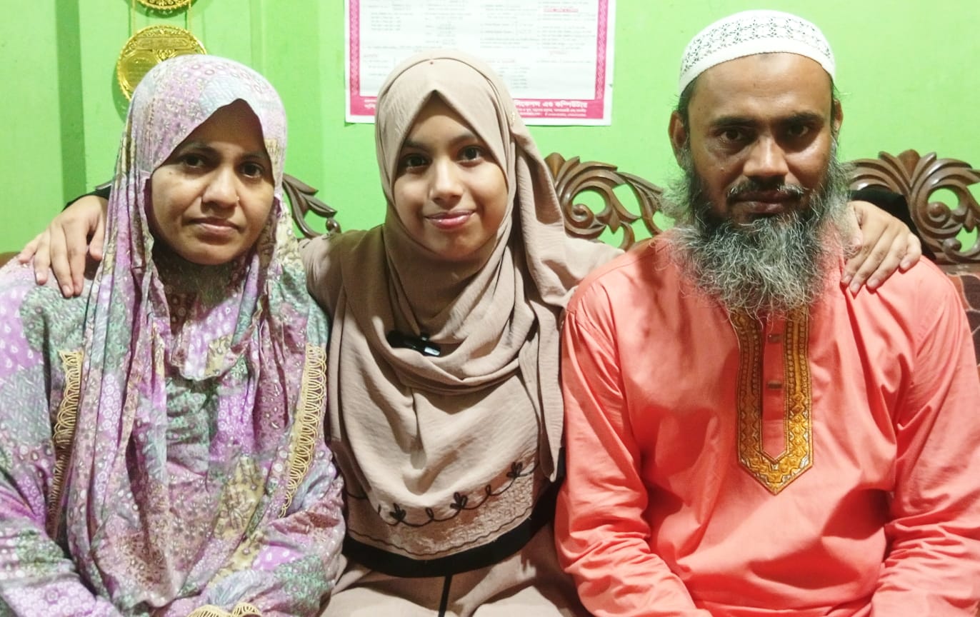 পাঁচবিবির মেধাবি ছাত্রী সাবিহা চিকিৎসক হতে চায়।
