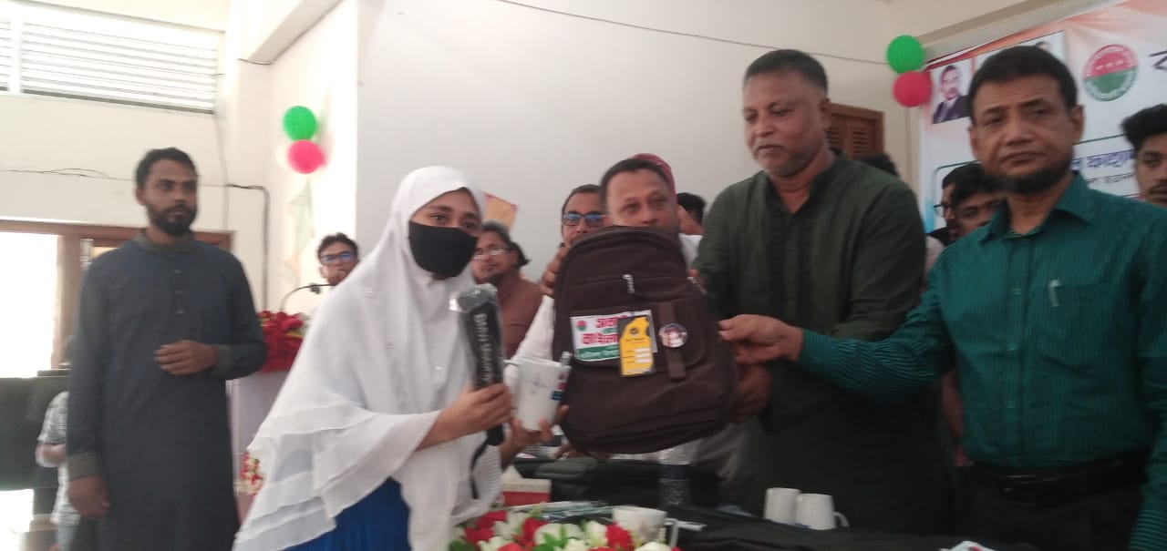 বাউফলে ছাত্রদলের পক্ষ থেকে জিপিএ-৫ (A+) প্রাপ্ত কৃতি শিক্ষার্থীদের সংবর্ধনা!