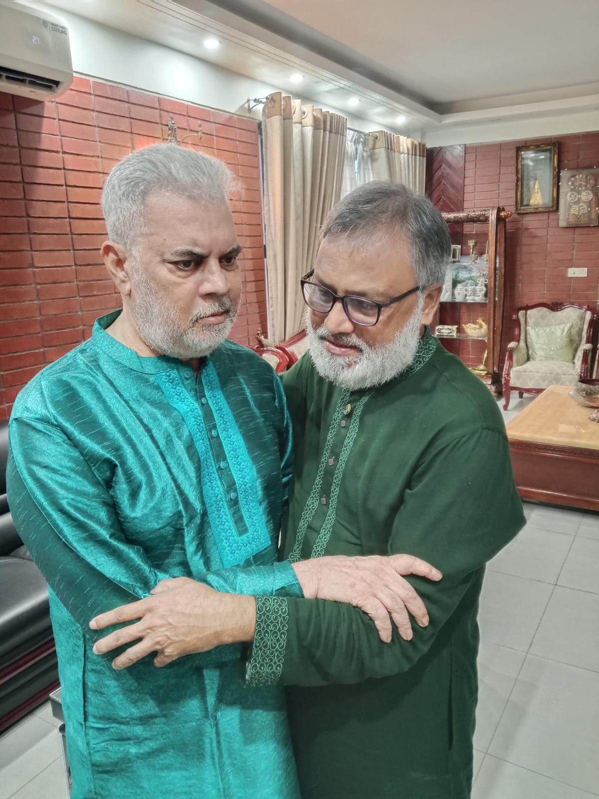 ইলিয়াস কাঞ্চনের মৃত্যুর গুজবে তীব্র প্রতিবাদ,দায়ীদের আইনের আওতায় আনার দাবি!