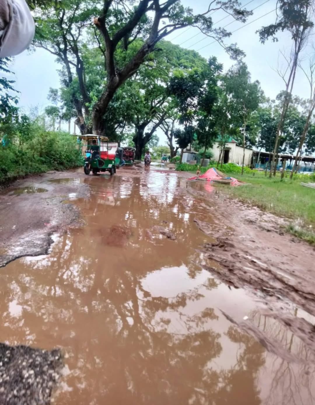 নাসিরনগর – মাধবপুর আঞ্চলিক মহাসড়ক চলাচলের অনুপযোগী জনভোগান্তি চরমে!