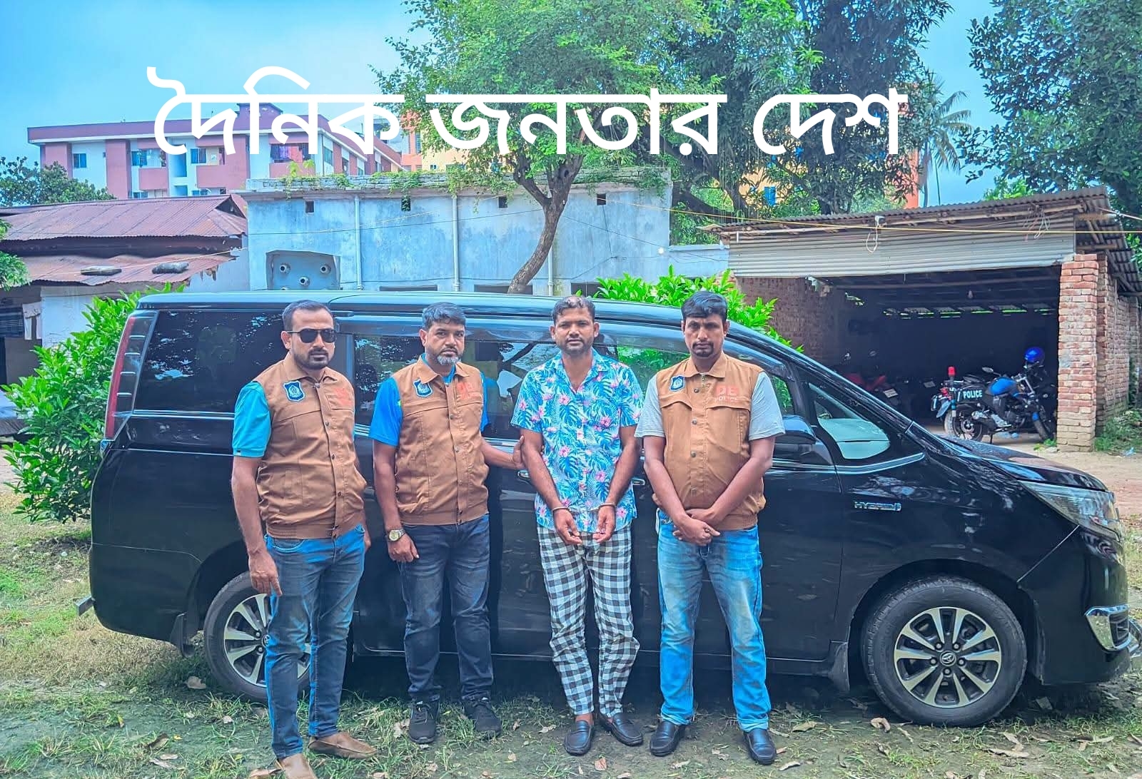 নওগাঁ শহরের এআই-সংযুক্ত সিসিটিভির সুফল: পুলিশ সুপারের তত্ত্বাবধানে যশোরে ডিবির অভিযানে স্বর্ণ ছিনতাই চক্রের সদস্য গ্রেফতার, ব্যবহৃত মাইক্রোবাস জব্দ।
