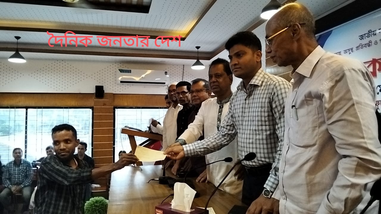 কলাপাড়ায় গৃহহীন,প্রতিবন্ধী,  দুস্থ ও দরিদ্র মেধাবী ৫৭ শিক্ষার্থী পেল নগদ চেক ।