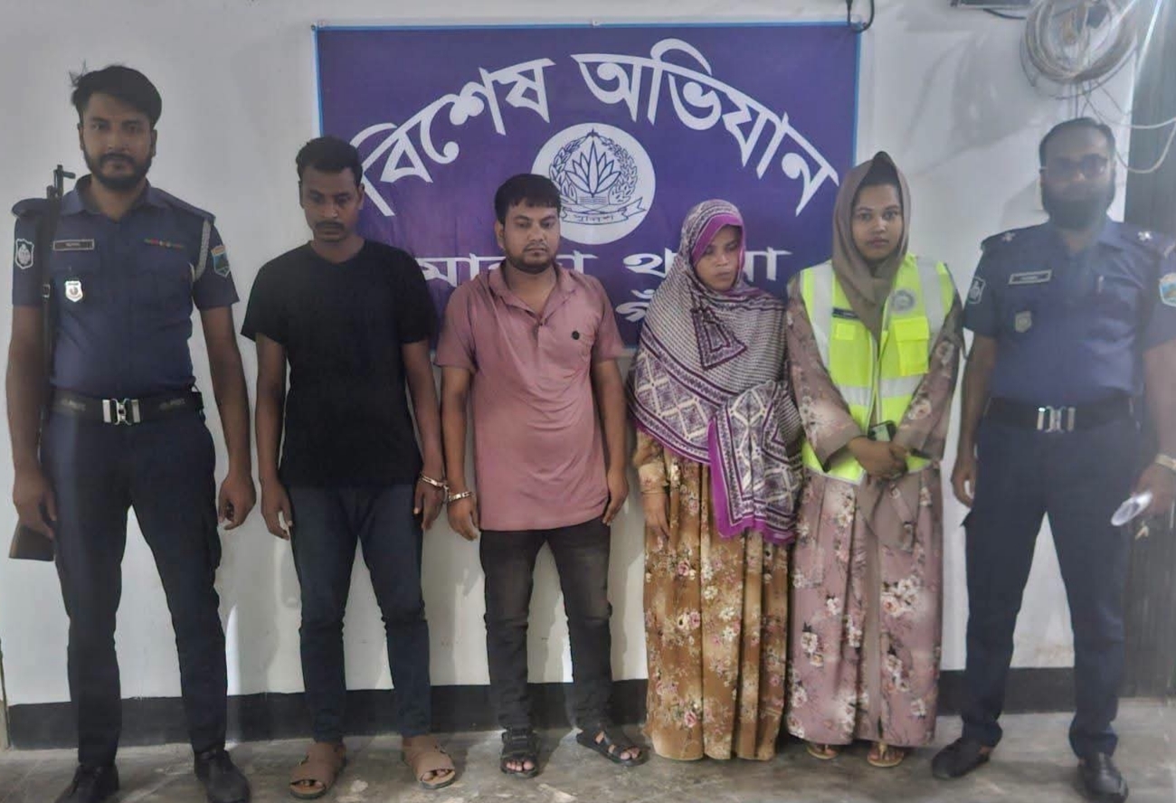 পুলিশ সুপারের প্রশাসনিক হস্তক্ষেপে মান্দায় এলজিইডি কর্মকর্তাকে  জিম্মি থেকে উদ্ধার, ভিডিও  ধারণ করে ব্ল্যাকমেইলিং চক্রের নারীসহ ৩ সদস্য গ্রেফতার।