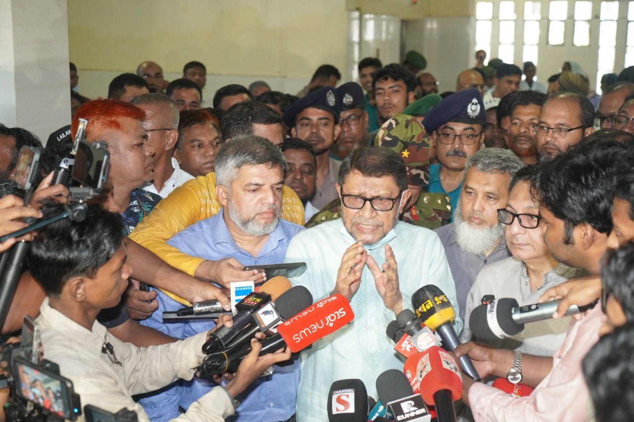 দেশের সকল হাসপাতাল দালালমুক্ত করতে কঠোর ব্যবস্থা নেওয়া হচ্ছে —সিলেটে স্বাস্থ্যমন্ত্রী সরদার মোঃ সাখাওয়াত হোসেন!