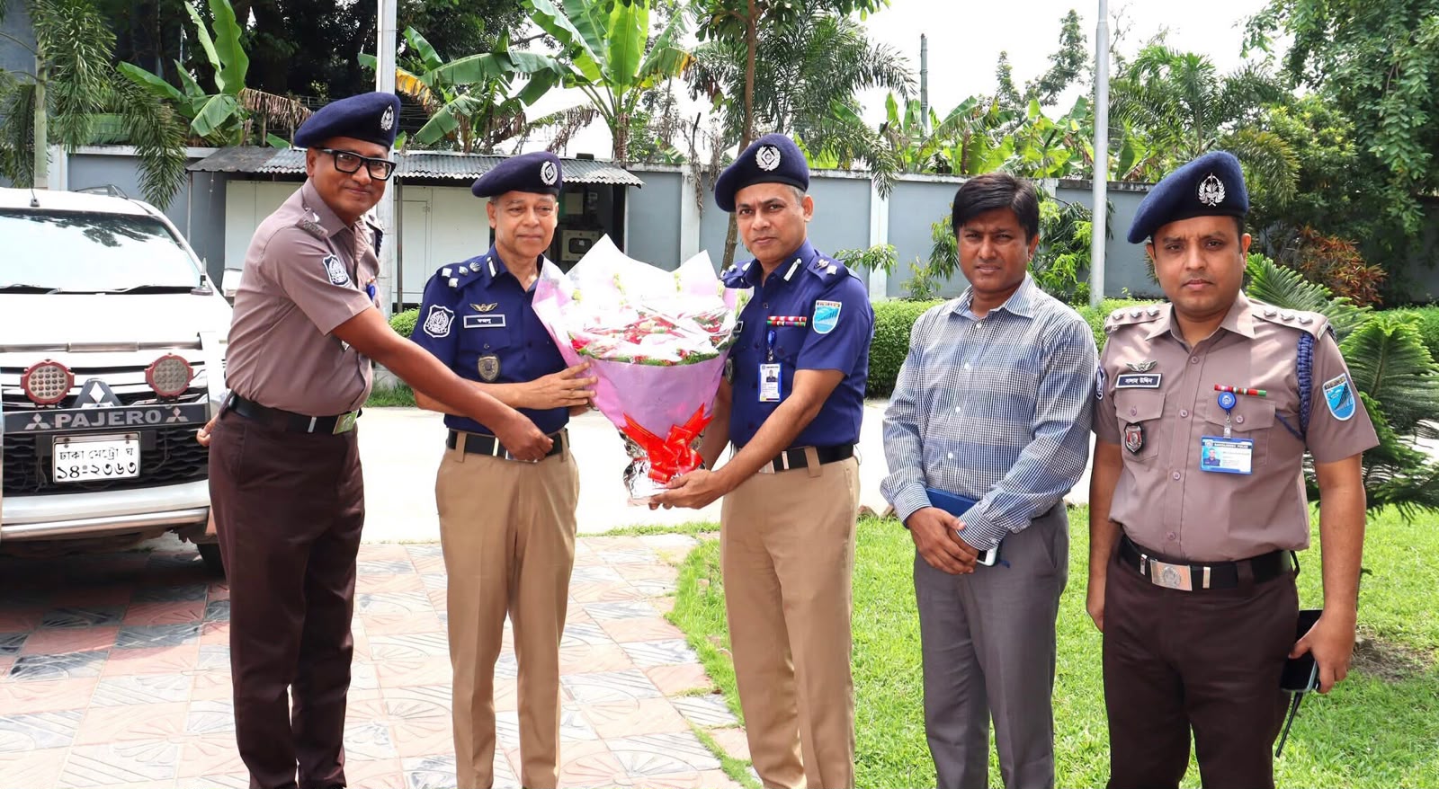 মাদারীপুর জেলা পুলিশ বেতার বেইজ স্টেশন পরিদর্শন করলেন পুলিশ টেলিকমের ডিআইজি!