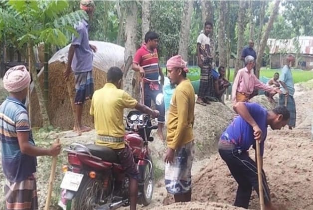 মান্দায় কোটি টাকার সড়কে নিম্নমানের উপকরণ ব্যবহারের অভিযোগ!