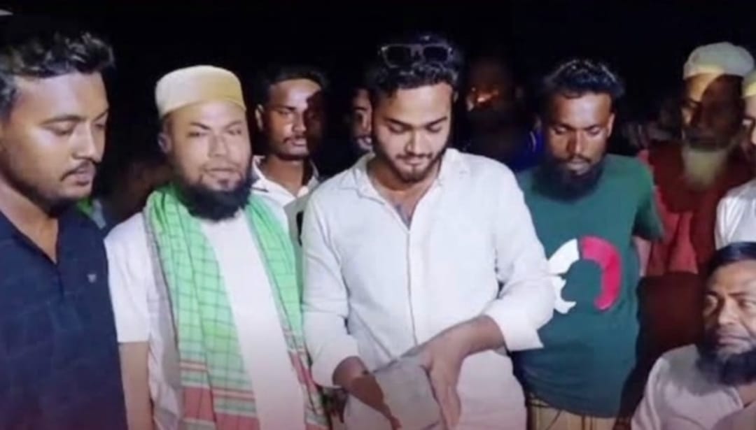 কুঁড়িয়ে পাওয়া টাকা ফিরিয়ে দিয়ে সততার উজ্জ্বল দৃষ্টান্ত দেখিয়েছেন পাভেল!