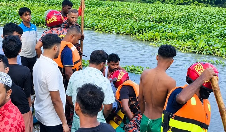 নরসিংদীতে  শীতলক্ষ্যায় গোসলে নেমে নারী ও শিশুসহ ৪ জন নিখোঁজ!