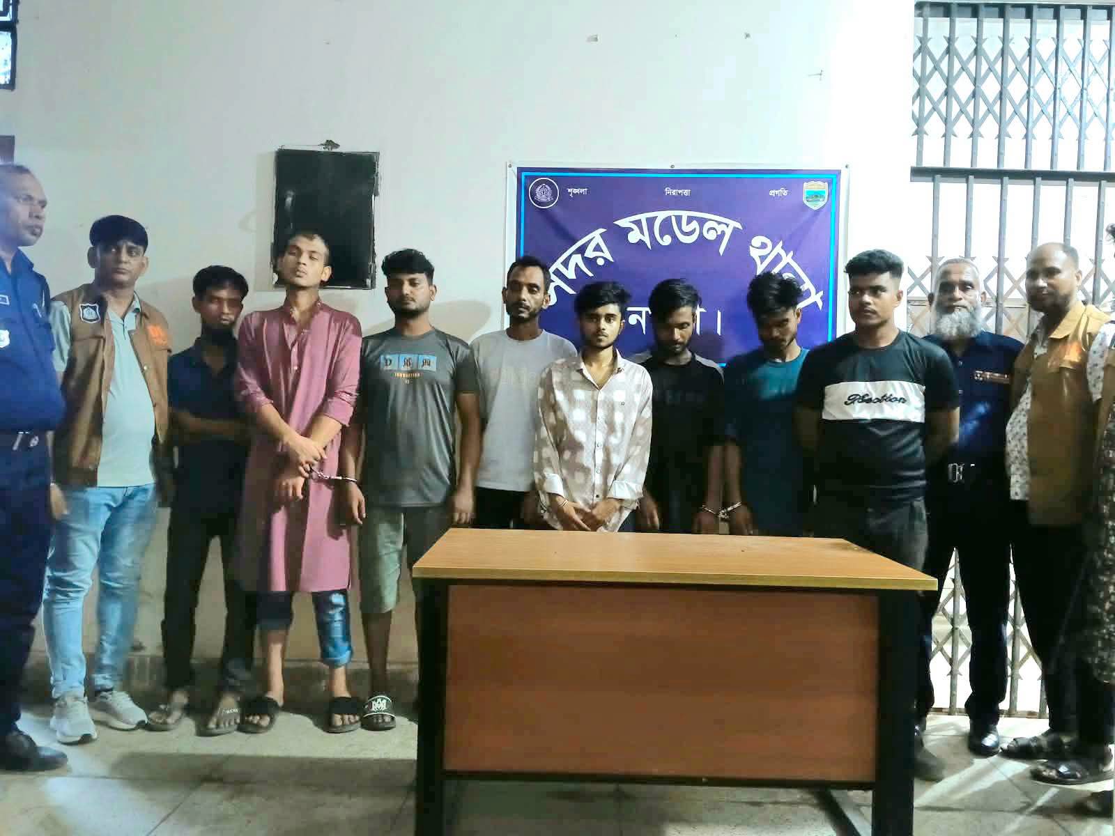 নওগাঁয় মাদকবিরোধী অভিযানে সুইপার কলোনি নুনিয়াপট্টি থেকে ১০ জন গ্রেপ্তার, ৯৬০ গ্রাম গাঁজা উদ্ধার!