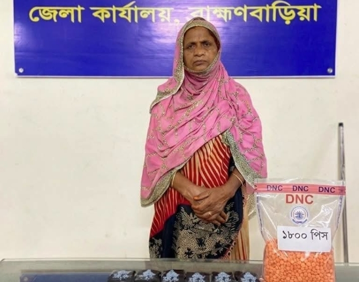 আখাউড়া মোগড়া, ১৮০০ ইয়াবা ট্যাবলেট সহ ০১ নারী মাদক ব্যবসায়ী গ্রেফতার!
