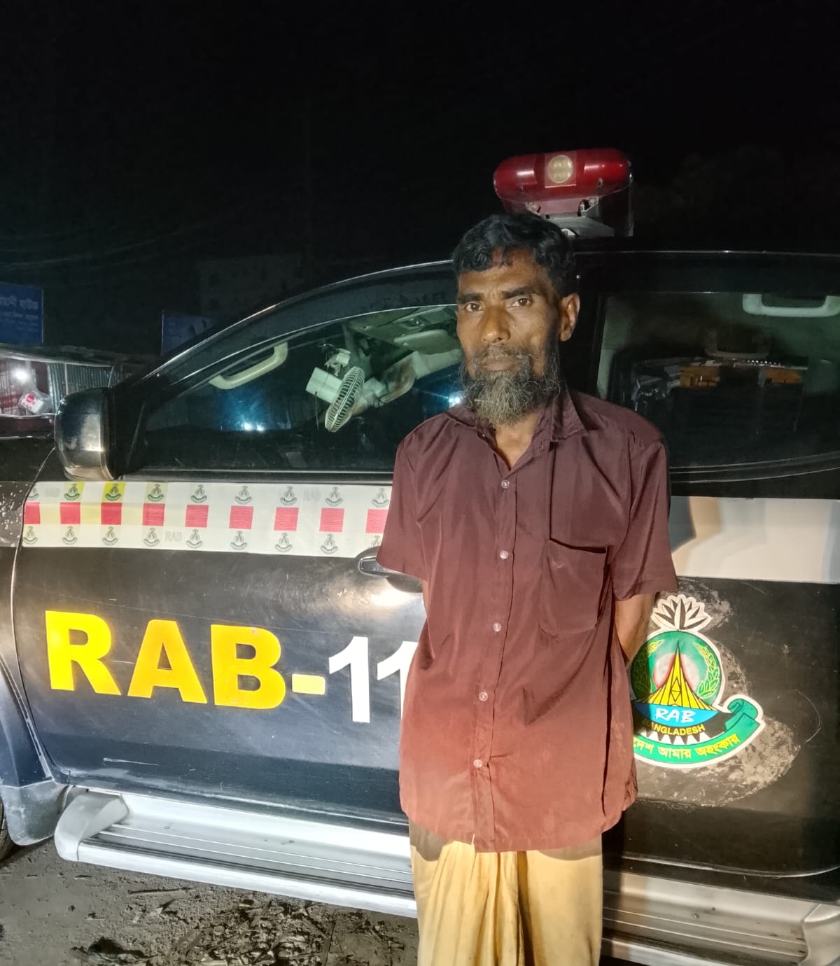 নরসিংদীর শিবপুরে যাবজ্জীবন সাজাপ্রাপ্ত আসামি মোমেনকে গ্রেপ্তার করেছেন র‌্যাব-১১!