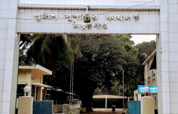 এসপির কার্যালয়ের পাশেই জুয়ার আসর, গ্রেপ্তার ৪ পুলিশ সদস্য”