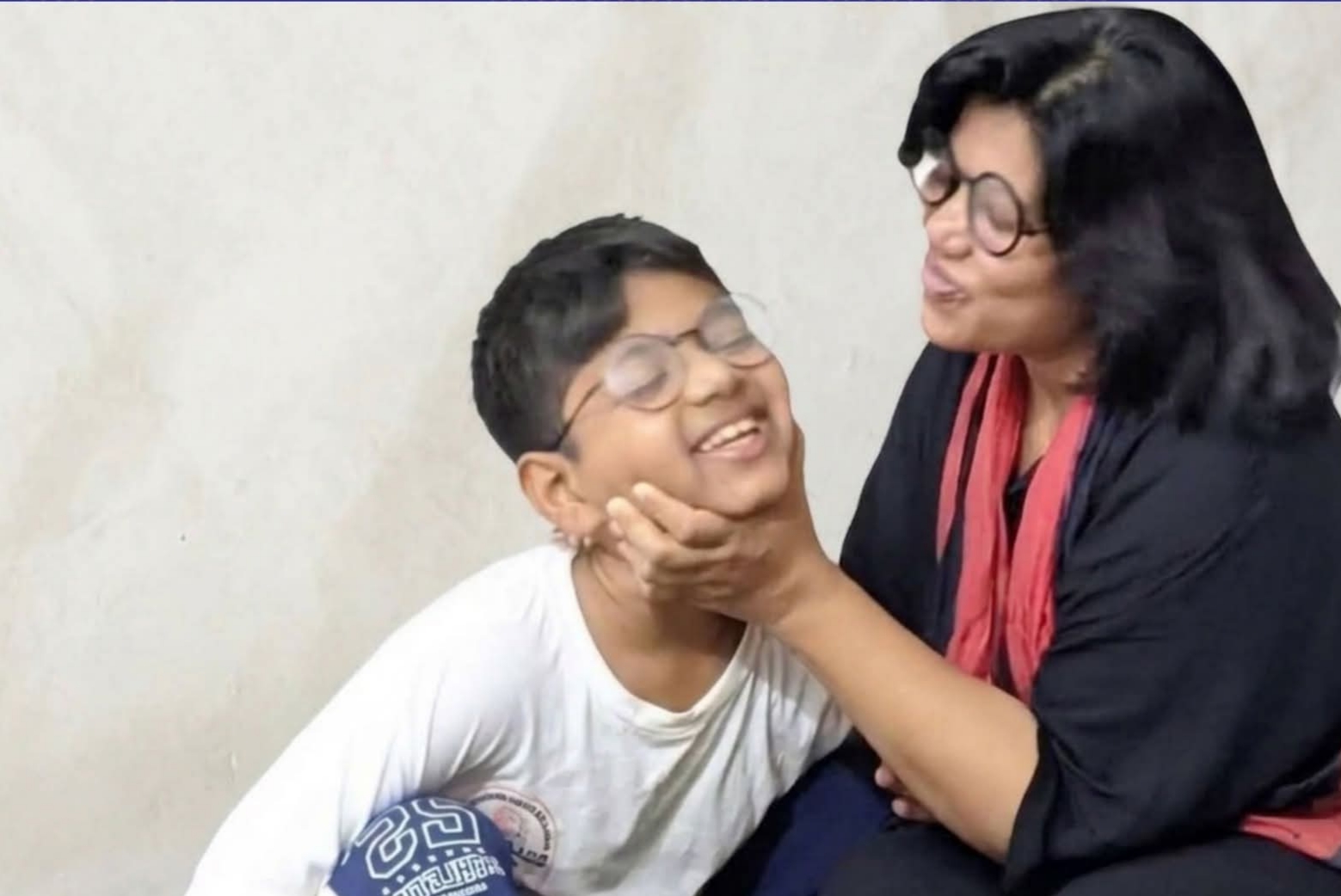 একটি ‘ আইফোন’এবং নৃশংসতার করুন কাহিনি!
