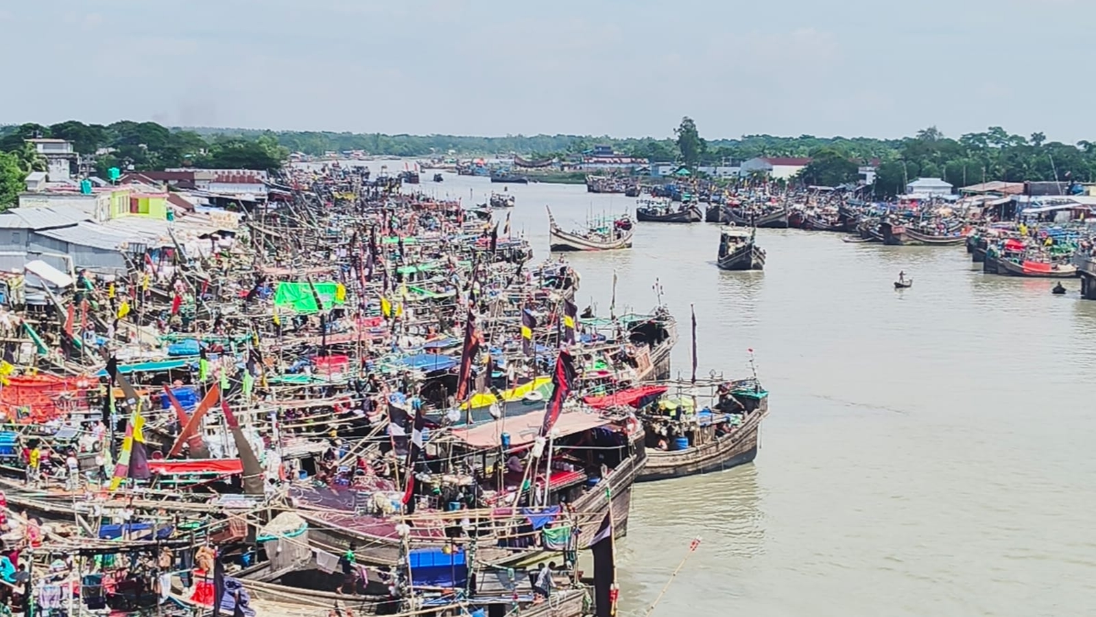 জ্বালানি তেলের দাম বৃদ্ধিতে মহিপুরে জেলেদের ক্ষোভ!