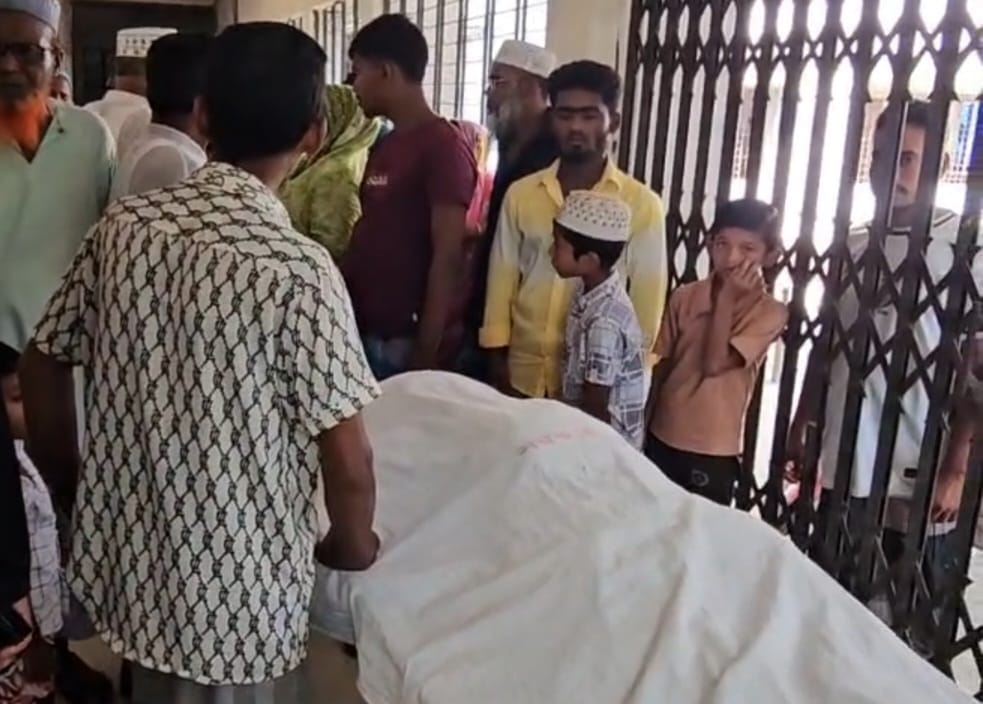 কলাপাড়ায়  পল্লী বিদ্যুৎ স্পৃষ্ট হয়ে আনোয়ার হোসেন (৩৮)’র মৃত্যু!