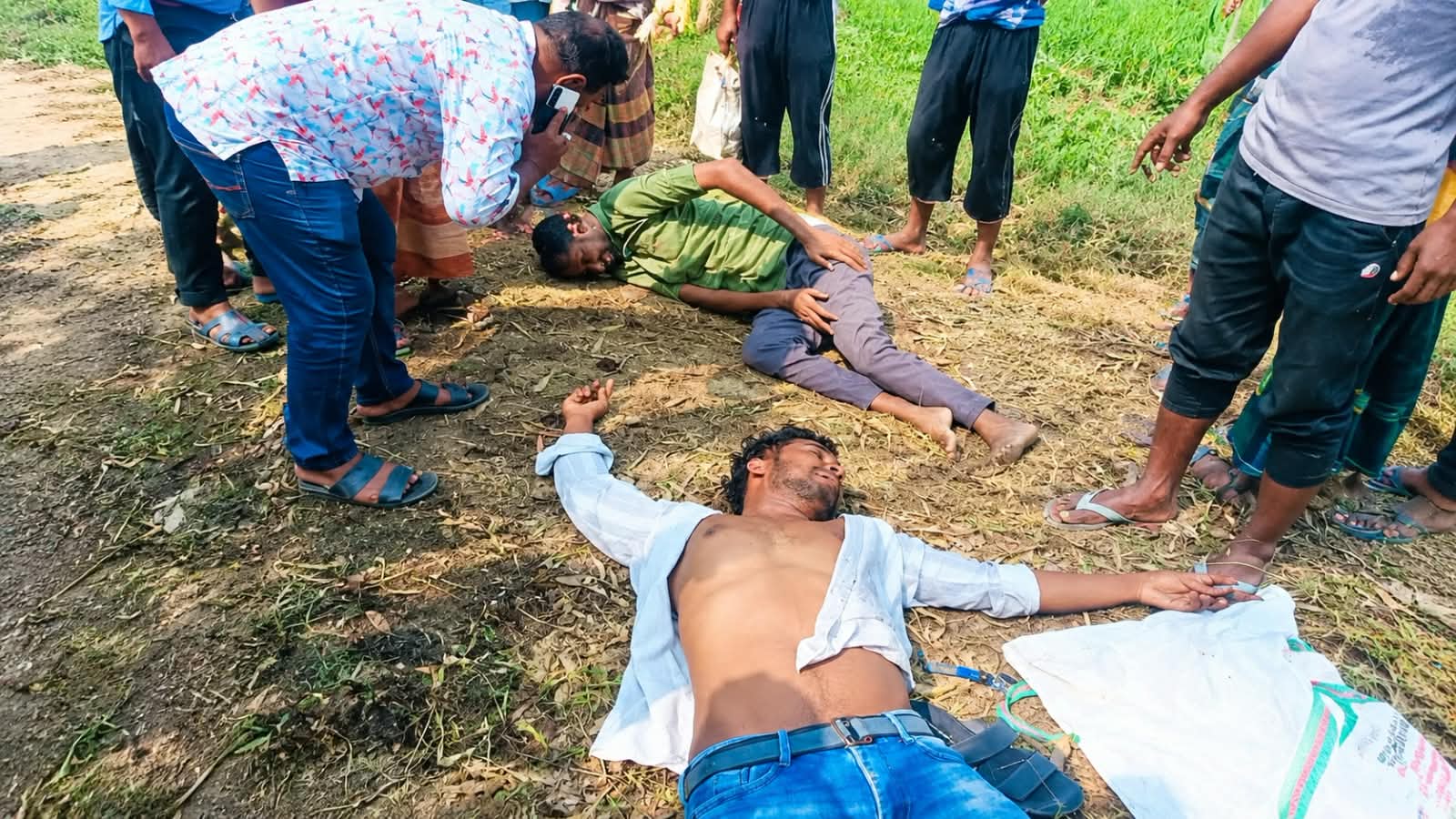 রাণীনগরে ইসলামী ব্যাংকের দুই কর্মকর্তাকে মারধর করে ৩৪ লাখ টাকা ছিনতাই!