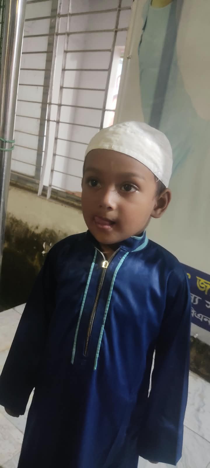দিনাজপুরের নবাবগঞ্জে গাছের ডাল মাথায় পড়ে মোটরসাইকেল আরোহীর মৃত্যু, ছেলে আহত!