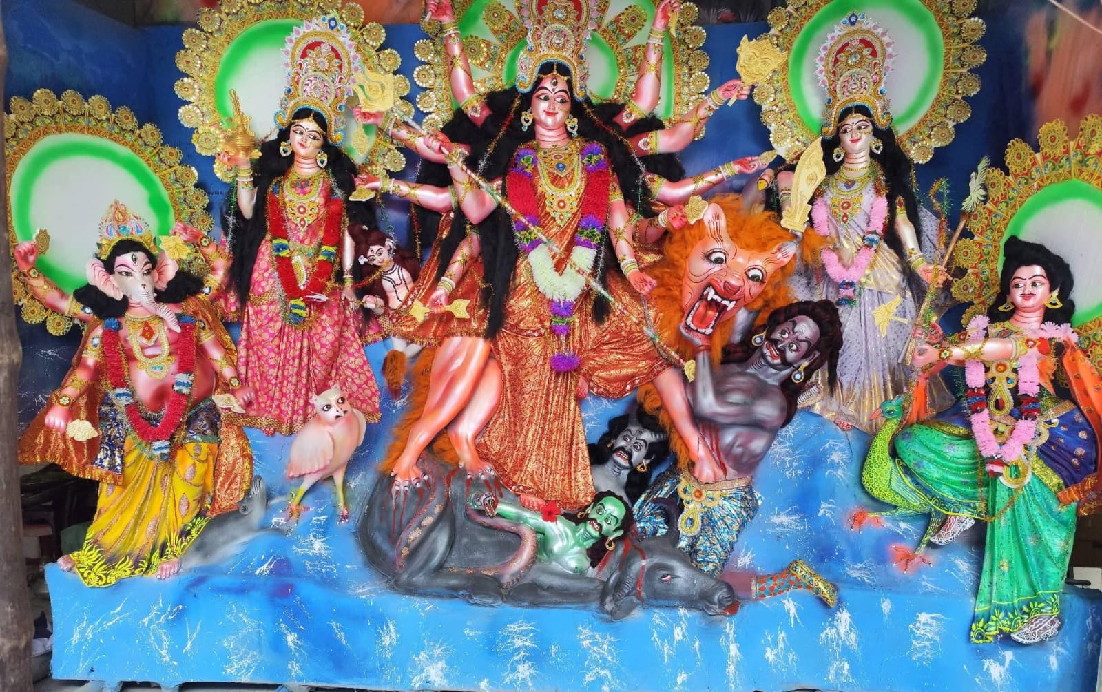 ১৫১ মণ্ডপে দুর্গাপূজার আয়োজন: উৎসবের রঙে সাজছে পাইকগাছা!