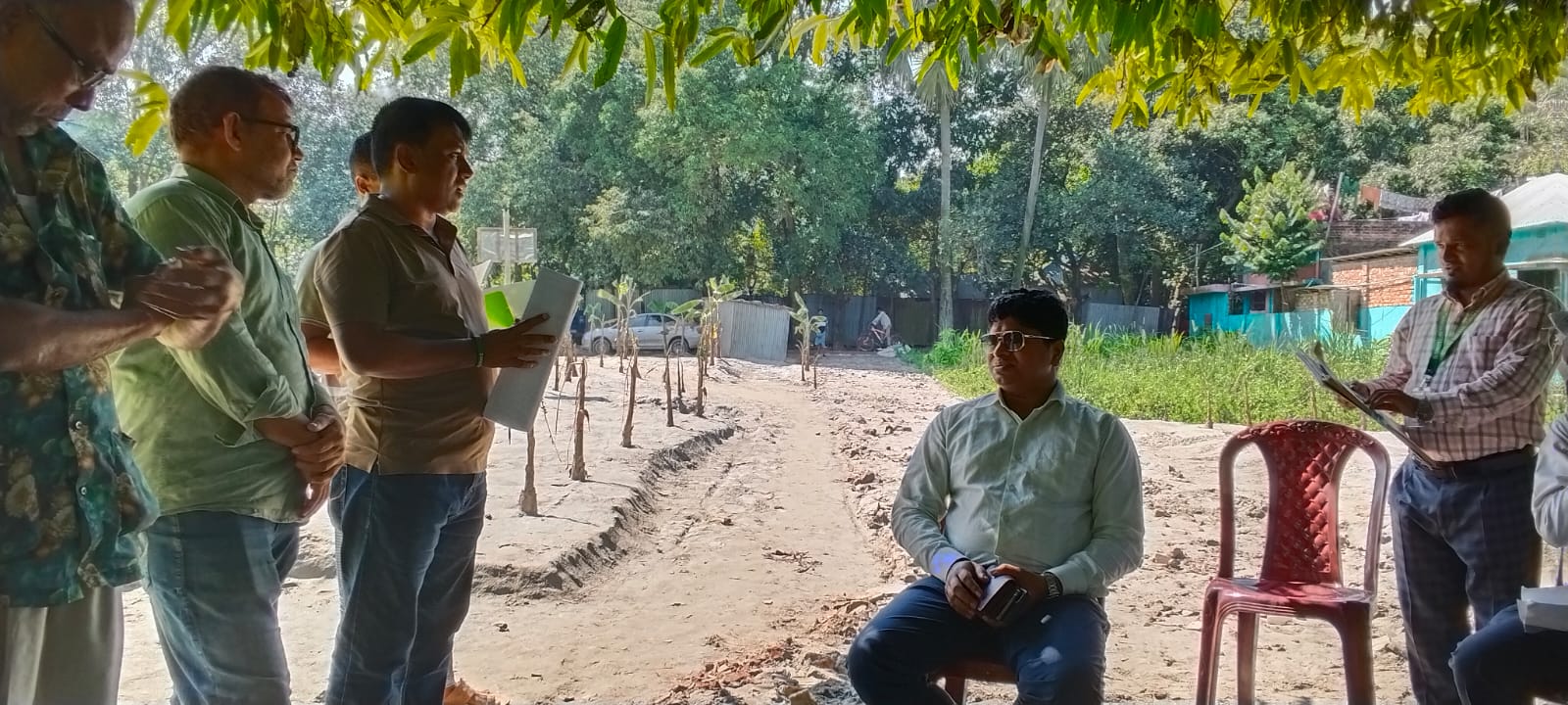 কালীগঞ্জে বিরোধপূর্ণ জমি পরিদর্শনে সহকারী কমিশনার (ভূমি), আদালতের রায় পর্যন্ত বালু ভরাটে নিষেধাজ্ঞা!