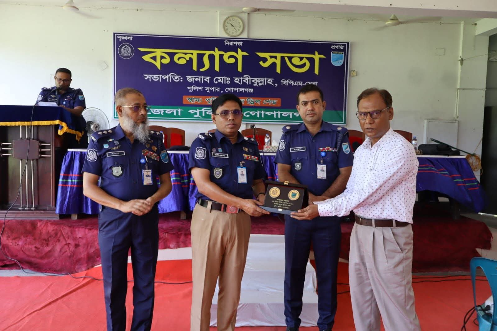 গোপালগঞ্জ জেলা পুলিশে কর্মদক্ষতার স্বীকৃতি পেলেন স্টেনো আবুল হাসান!
