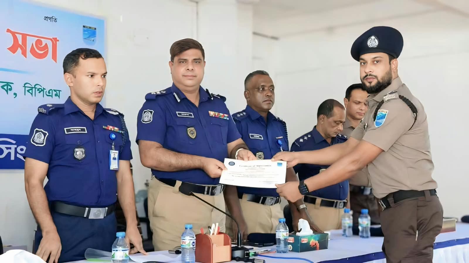 নরসিংদীর ভরতের কান্দিতে পুত্রের হাতে পিতা খুন প্রকৃত খুনিকে গ্রেফতারে কৃতিত্বের সনদ  পেলেন এএসআই আরিফুর রহমান!