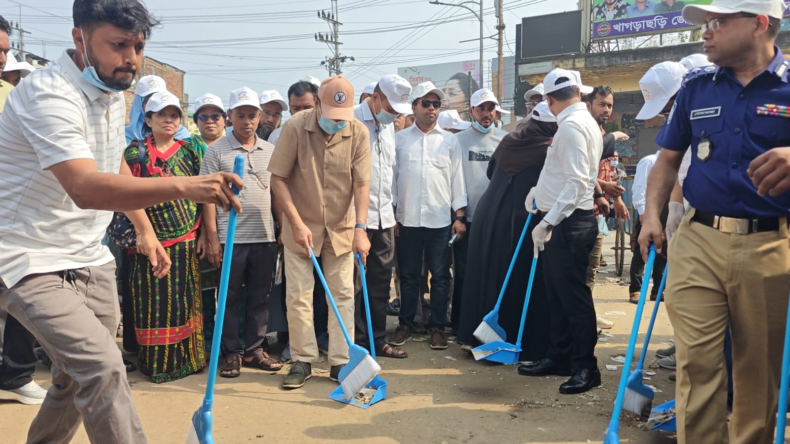 খাগড়াছড়িতে ডেঙ্গু প্রতিরোধে বিশেষ পরিচ্ছন্নতা অভিযান!