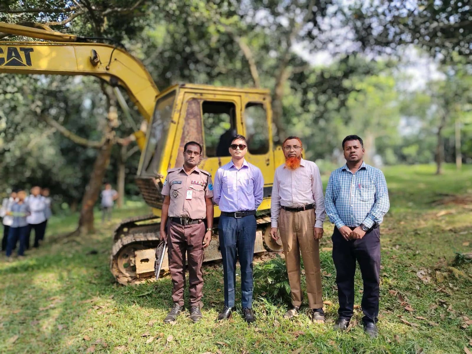নরসিংদীর,শিবপুরে কৃষিজমির টপ সয়েল কাটার অভিযোগ জব্দ ভেকু মেশিন!