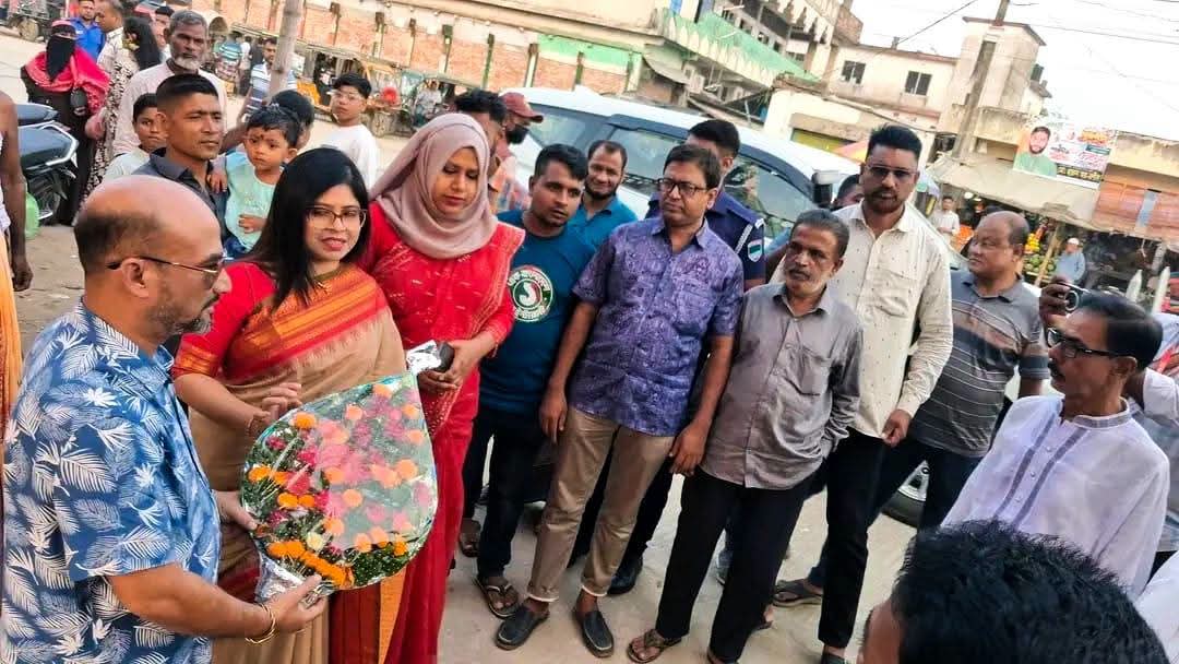 কালিগঞ্জের বিভিন্ন পূজা মন্ডপ পরিদর্শনে জেলা প্রশাসক কাওছার আজিজ!