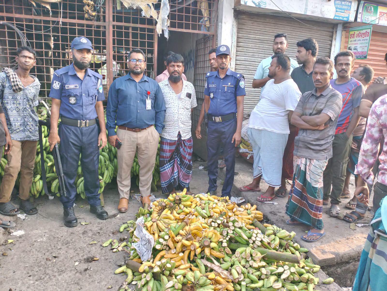 কুমিল্লায় রাসায়নিক দিয়ে কলা পাকানোর দায়ে জরিমানা!
