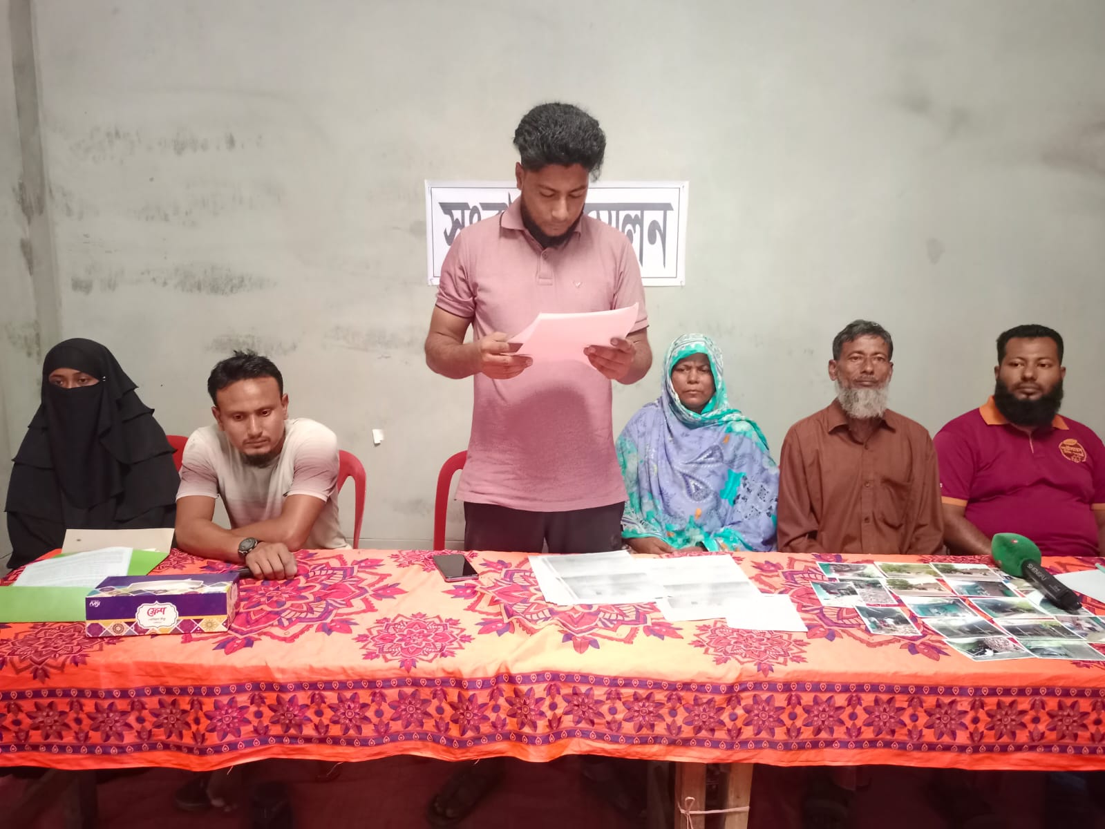 লালপুরে জমি নিয়ে বিরোধ বাড়ি-দোকানে হামলা, বৃদ্ধাকে কুপিয়ে লাখ লাখ টাকা লুটের অভিযোগ!