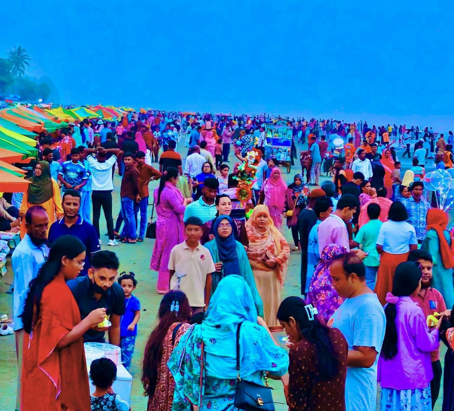 সাগরকন্যা কুয়াকাটায় বীচ কার্নিভাল উৎসবকে ঘিরে পর্যটক পদচারণায় মুখর!
