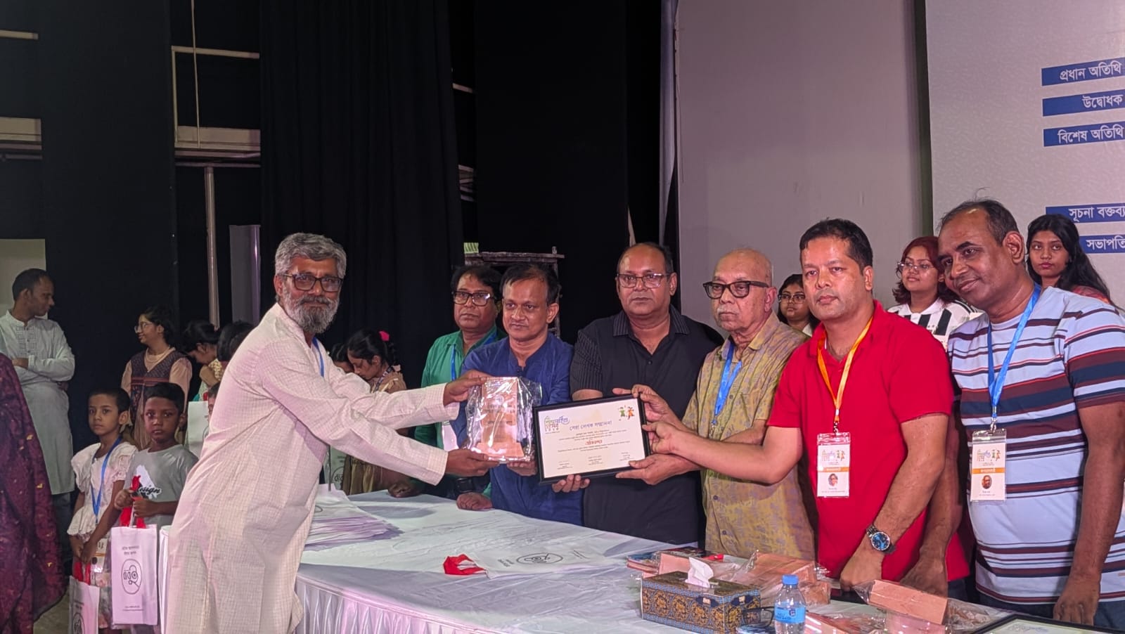 সেরা লেখক সম্মাননা পেলেন কবি ও শিশু সাহিত্যিক এনামূল হক পলাশ!