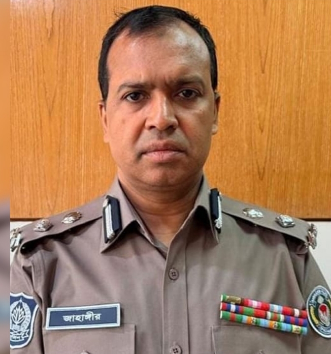 সুনামগঞ্জের নবমী পূজায় মণ্ডপ পরিদর্শনে আসেন সিলেট রেঞ্জের  ডিআইজি জাহাঙ্গীর হোসেন!