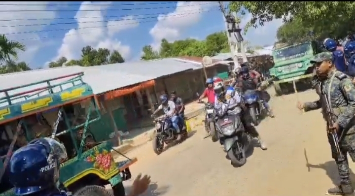 সাজেকে নিরাপত্তাবাহিনীর উপর সশস্ত্র হামলা, অবরোধে আটকে পর্যটকবাহী গাড়িবহর!