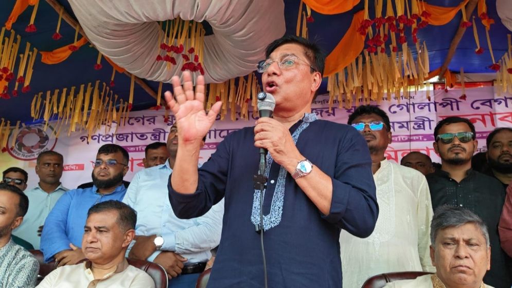 শেখ হাসিনা আগামী কালই আসুক, তাকে বিমানবন্দরে হাতকড়া দিয়ে রিসিভ করব —বিমানমন্ত্রী এম রশিদুজ্জামান মিল্লাত!